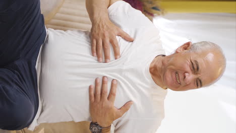 Vertical-video-of-Old-man-with-chest-pain.